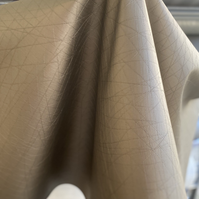 Toile cirée grand luxe "Polyline" sur mesure en 140cm - COUTURE TAUPE – Image 3