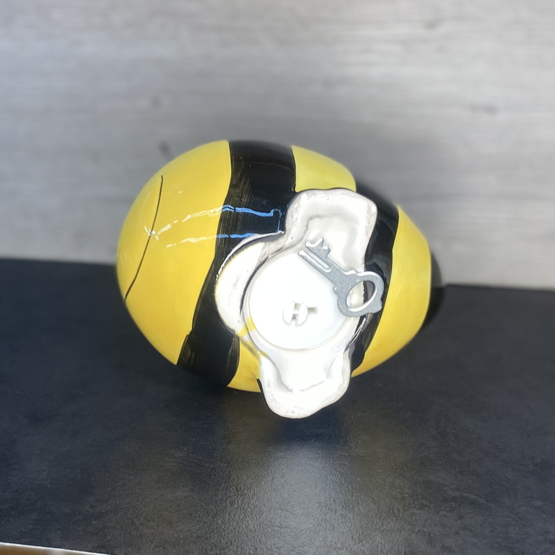 TIRELIRE CÉRAMIQUE "LÉA L'ABEILLE" – Image 5